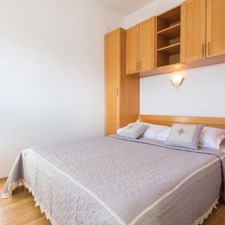 1 Bedroom Stunning Apartment In Makarska Eksteriør billede