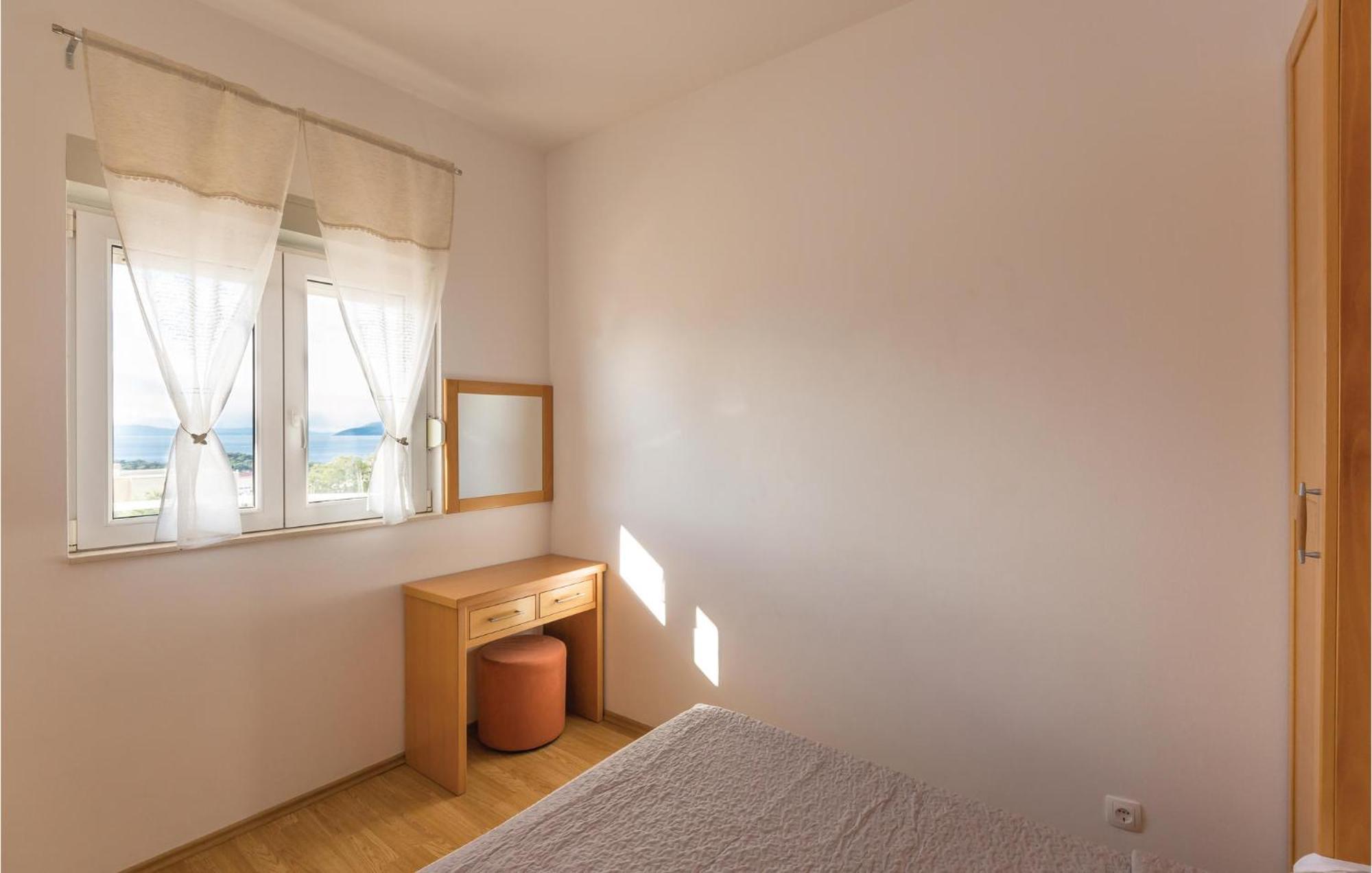 1 Bedroom Stunning Apartment In Makarska Eksteriør billede
