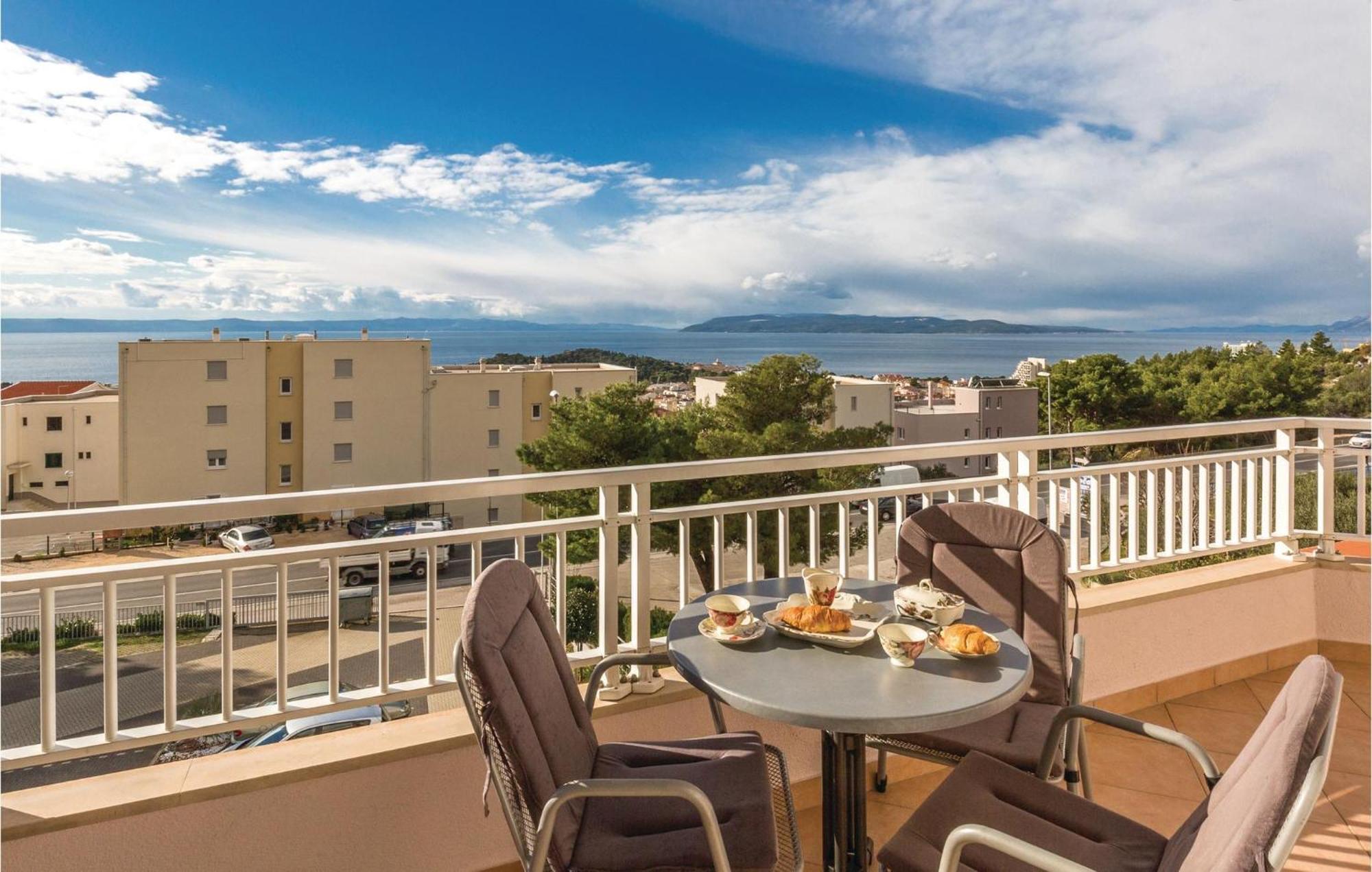 1 Bedroom Stunning Apartment In Makarska Eksteriør billede