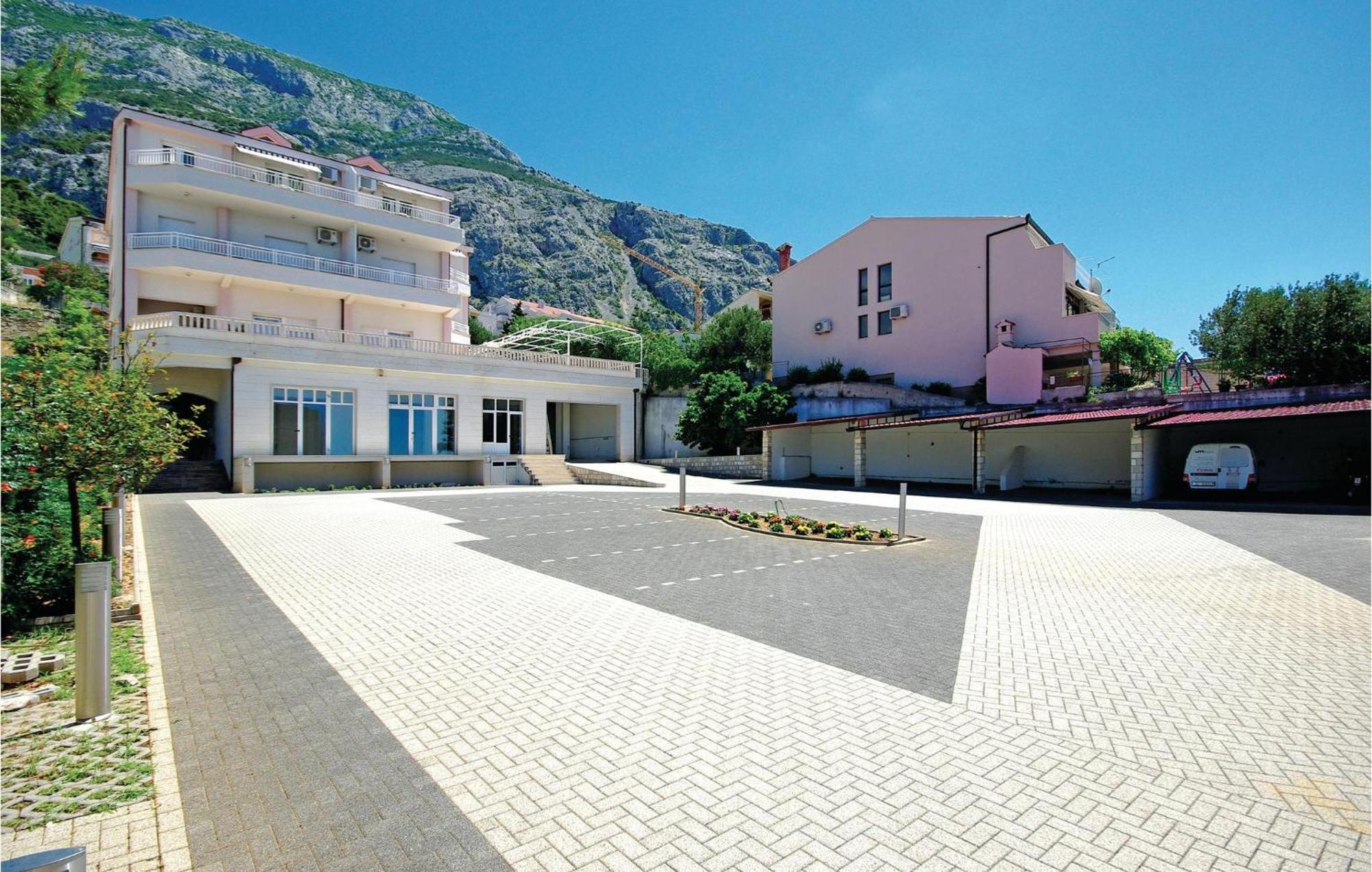 1 Bedroom Stunning Apartment In Makarska Eksteriør billede
