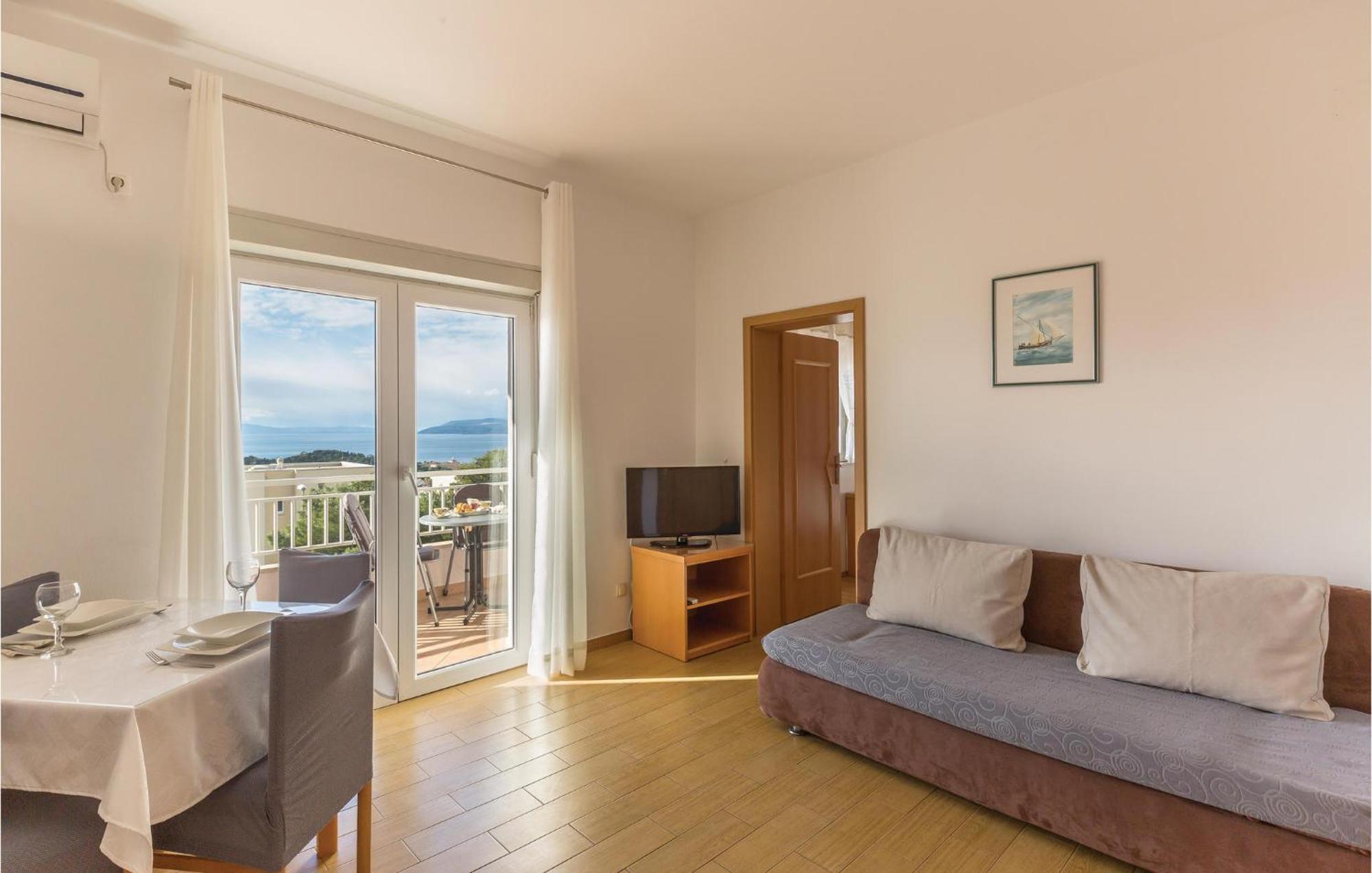 1 Bedroom Stunning Apartment In Makarska Eksteriør billede