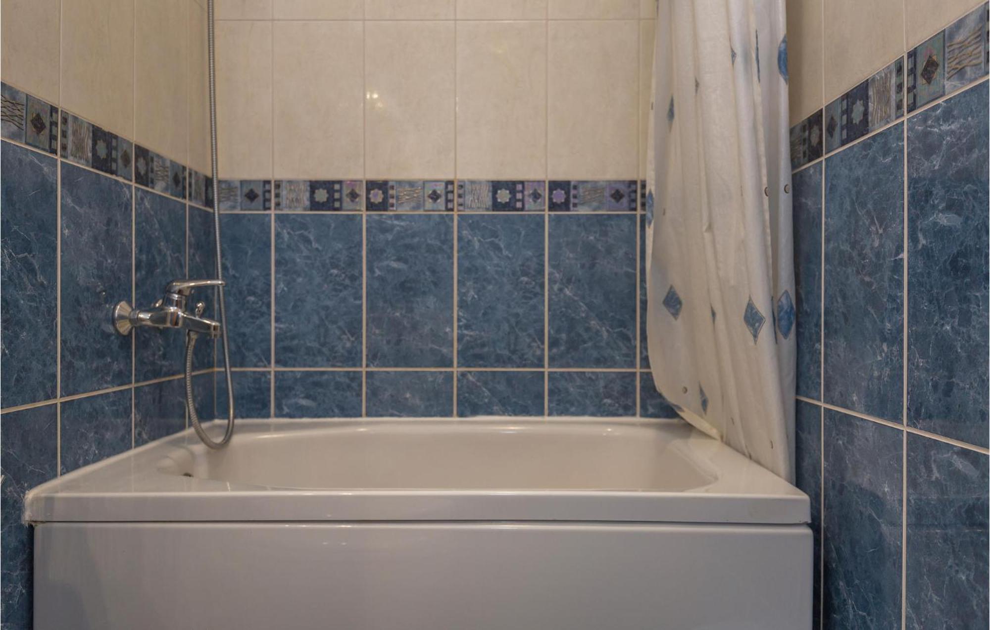 1 Bedroom Stunning Apartment In Makarska Eksteriør billede