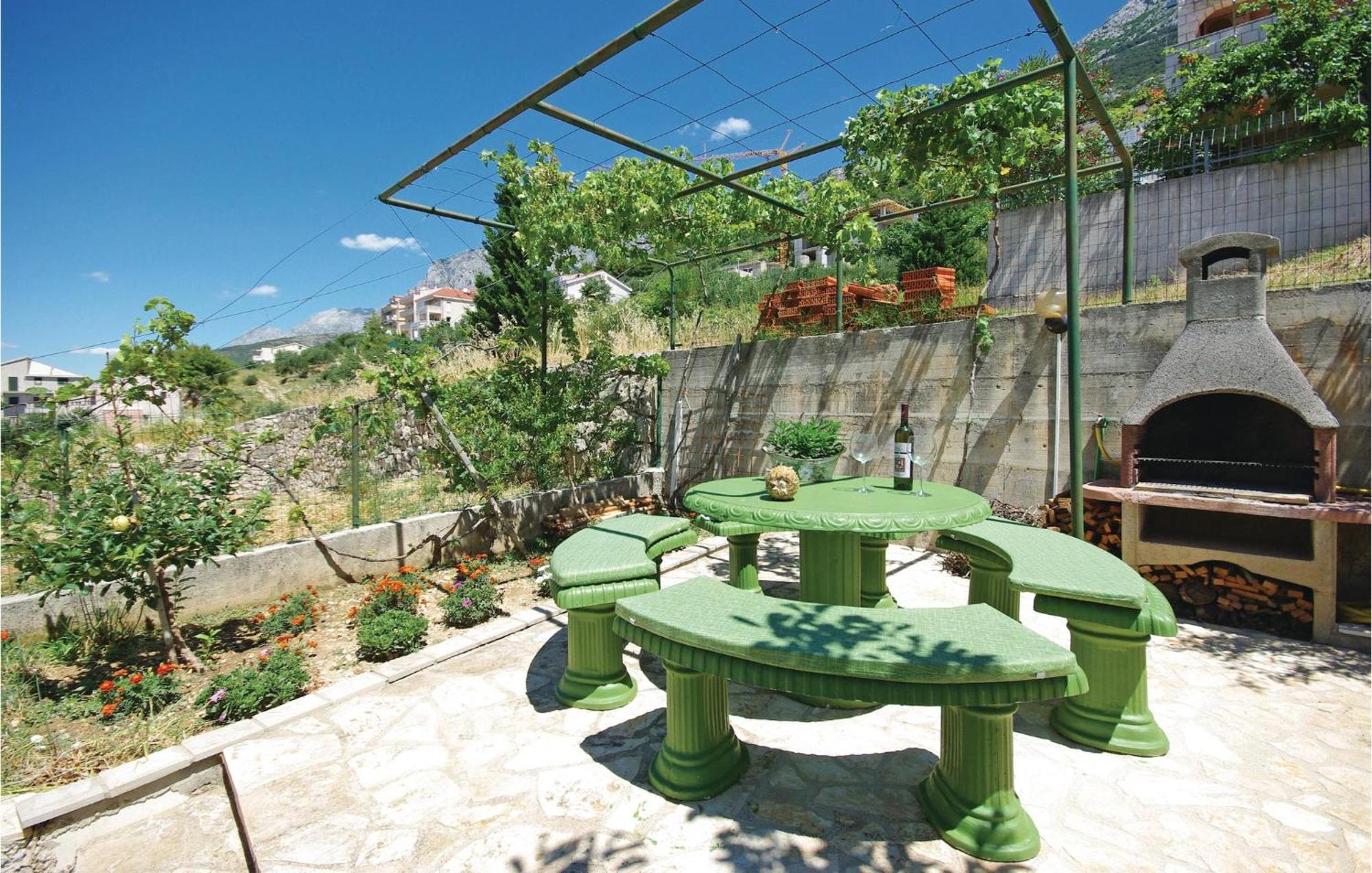 1 Bedroom Stunning Apartment In Makarska Eksteriør billede
